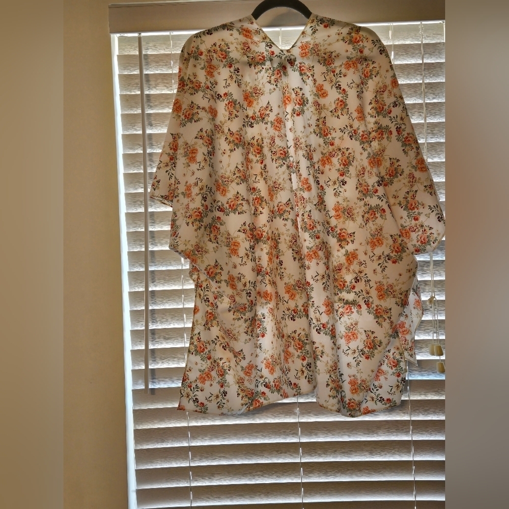 Marcus Adler New York One Size Floral Kimono - Picture 4 of 5